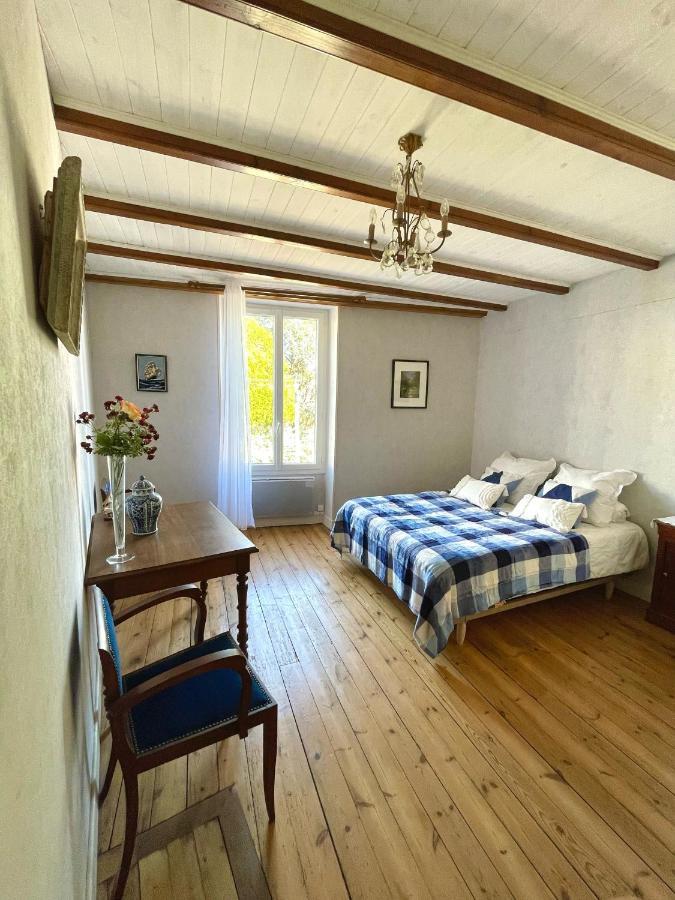 Bed and Breakfast Chez Sarah - L'Escapade à Javerlhac-et-la-Chapelle-Saint-Robert Extérieur photo