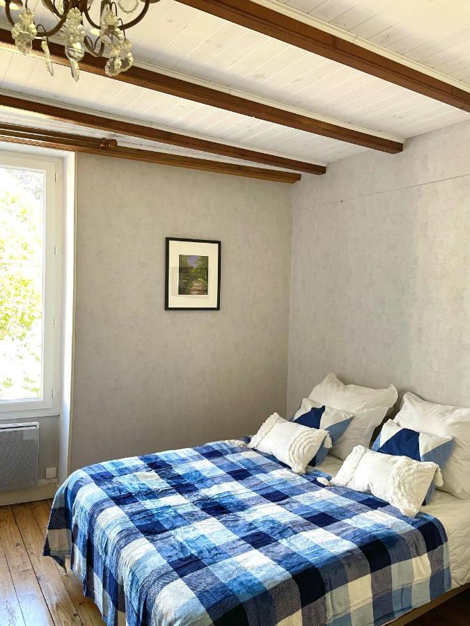Bed and Breakfast Chez Sarah - L'Escapade à Javerlhac-et-la-Chapelle-Saint-Robert Extérieur photo
