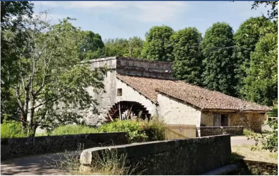 Bed and Breakfast Chez Sarah - L'Escapade à Javerlhac-et-la-Chapelle-Saint-Robert Extérieur photo